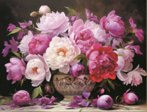 Пушистые пионы в красивой вазе