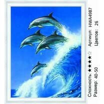 Группа дельфинов над волной