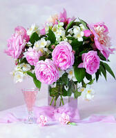 Без бренда «Нежный букетик с розами и настойка» в Краснодаре в интернет-магазине Без бренда «Нежный букетик с розами и настойка» в Краснодаре