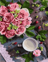 Букет роз, кофе и земляника